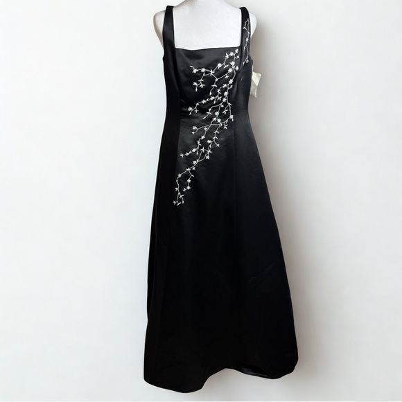 Liz Claiborne Dresses & Skirts - Liz Claiborne Black Maxi Dress with White Floral Embroidery